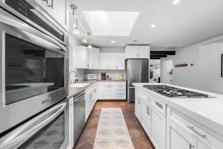 Upscale Uptown retreat home with HotTub and Views - Sedona - 1