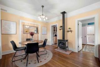 Stylish and Cozy Downtown 2 Bedroom Unit with Hot Tub - 2