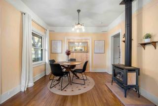 Stylish and Cozy Downtown 2 Bedroom Unit with Hot Tub - Flagstaff - 1