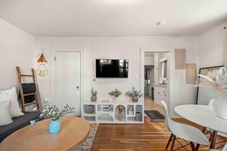Desert Modern Downtown Flagstaff Unit with Hot Tub - Flagstaff - 6