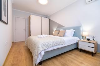 Modern & Elegant City Center Apartments - 9