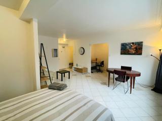 Stylish Montreal Apartment: Comfortable Stay in the Golden Square Mile - 7