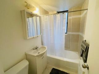 Stylish Montreal Apartment: Comfortable Stay in the Golden Square Mile - 2