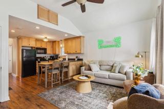 Newly Renovated Tremont Treasure I Cozy + Modern - Cleveland - 0