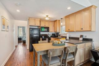 Newly Renovated Tremont Treasure I Cozy + Modern - Cleveland - 9