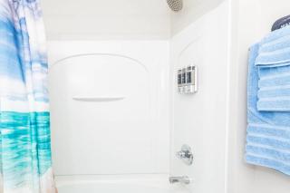 Beach Home w Peloton & Pool & Billiards - Raleigh - 2