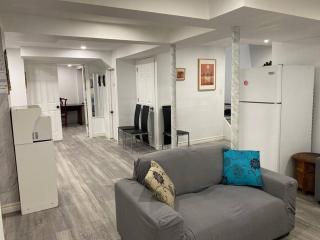 Large Separate Entrance Basement Unit 2Beds 1Washroom Sleeps 4-6 - 6