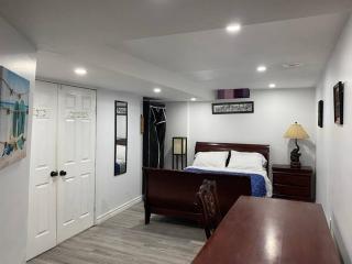 Large Separate Entrance Basement Unit 2Beds 1Washroom Sleeps 4-6 - 4