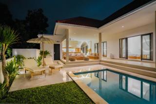 Santorini Sunset NEW 4 BR villa with beautiful rice paddy view and a large pool - Canggu - 2