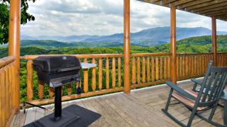 Bashful Bear: 6bdrm 6bath, Specials, Free Tickets, Elevator, Amazing View, Hot Tub, Gameroom - 6