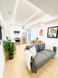 Urban 2-bed apartment in the Beaches - 9