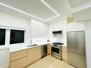 Urban 2-bed apartment in the Beaches - 2