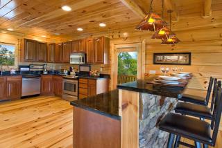 Mountain Top Estate - 3 cabins, Free Dollywood Tickets, Elevator, Amazing Views, Hot Tub - Pigeon Forge - 7
