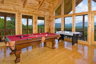 Mountain Top Estate - 3 cabins, Free Dollywood Tickets, Elevator, Amazing Views, Hot Tub - Pigeon Forge - 6