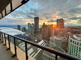 Stylish Suite at 300 Front Street W - 2