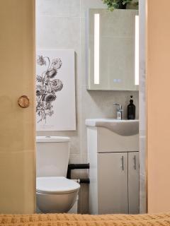 Designer Studio in West London with Private Access - 6