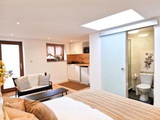 Designer Studio in West London with Private Access - 1