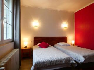 Maison en pierre rénovée, 3 chambres, jardin clos, équipée, calme et proche étang à Senonches - FR-1-581-36 - 1