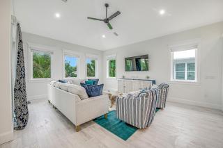 A Wave From It All - Anna Maria - 3