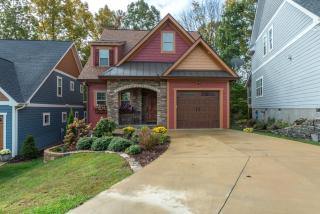 Mythical Manor Tudor-style Cottage 5 Min. from Downtown Black Mtn! - Black Mountain - 0