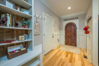 Mythical Manor Tudor-style Cottage 5 Min. from Downtown Black Mtn! - Black Mountain - 8