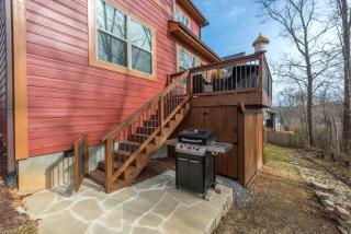 Mythical Manor Tudor-style Cottage 5 Min. from Downtown Black Mtn! - Black Mountain - 6