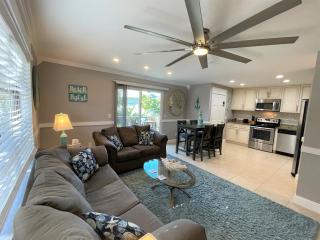 Stylish and Modern 2 bedroom, 2 bathroom. The Mermaid Suite. - Fort Myers Beach - 0