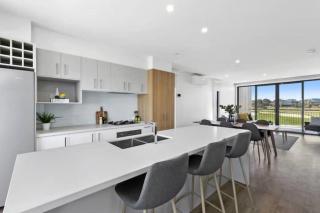 The Fairway Club 8 - 9