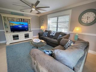 Stylish and Modern 2 bedroom, 2 bathroom. The Mermaid Suite. - Fort Myers Beach - 1