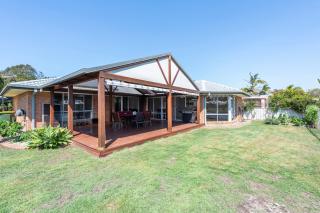 Oyster Cove Sunset - LJ Hooker Yamba - Yamba - 1