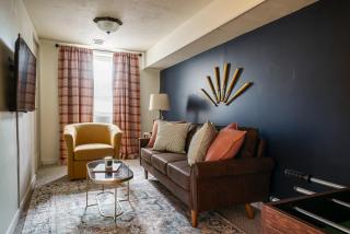 12-mins walk to ND - BBQ I Old Money Sports Glam - Pet Friendly! - South Bend - 5