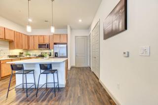 Fancy Apt Downtown. Pool. Gym. Lounge. Pet OK - 4