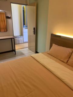 Clock Inn Backpackers Hostel - 1