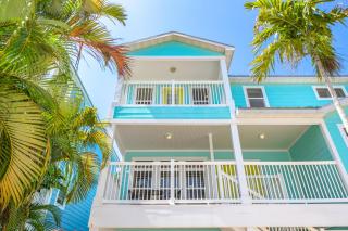 Blue Pineapple - Holmes Beach - 2