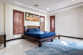 长住优惠-芭提雅市中心6卧泳池别墅，近海滩，网红美人鱼餐厅，悬崖餐厅 - 1