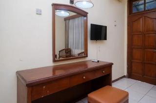 RedDoorz Plus @ Laweyan - 3