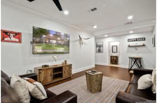 Experience Serenity in a 4BR3BA Downtown Home - San Antonio - 5