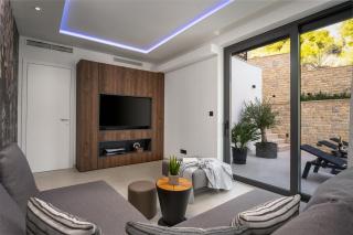 Deluxe Villa Nitia with 4 bedrooms 550m from sandy beach - Duće - 1