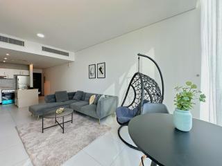 Unforgettable Canal & Sea View in Dubai Marina - 2