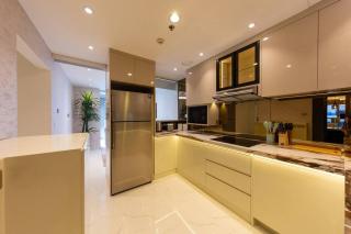 Unique Fully Renovated 2BR+study on Marina - Dubái - 3