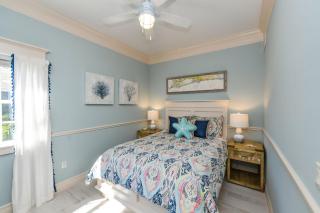 yyTropical Oasis (AMIL) - 2