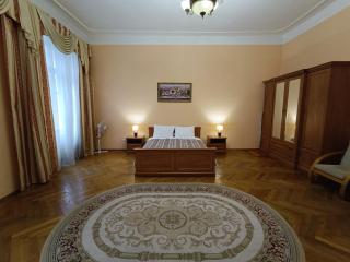 Apartment in Maria Zankovetska theatre - Lviv - 2