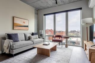 River North 1br w pool gym nr riverwalk L CHI-1030 - 0