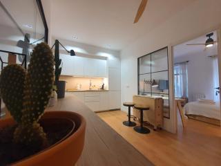 RentAdore Atocha Suites - 8