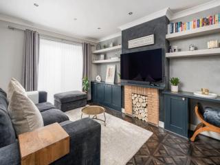 Pass the Keys Stylish Modern 3 bed house with Parking - Rickmansworth - 0
