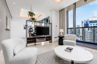 Maison Privee - Classy Urban Retreat with Amazing Dubai Canal Views - Dubái - 8
