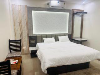 YATRI NIVAS SAGARA ( AC AND NON-AC DELUXE ROOMS) - Sāgar - 3