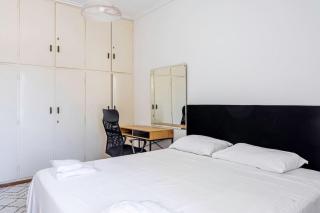 Charming 2 Bdrm Glyfada Getaway - Atene - 8