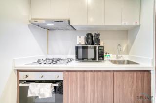 Hot Offer Modern 1BR with Scenic Water Canal Views by Deluxe Holiday Homes - Dubai - 7