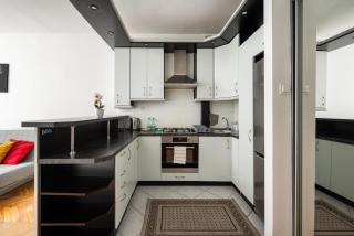 Rondo ONZ Red & Yellow Apartment - Warsaw - 8